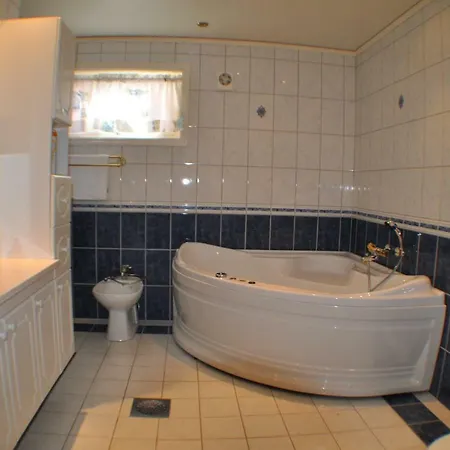 5-bedroom House In Lofoten Holiday home Ramberg