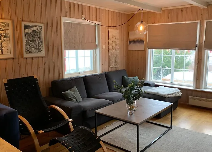5-bedroom House In Lofoten Holiday home *